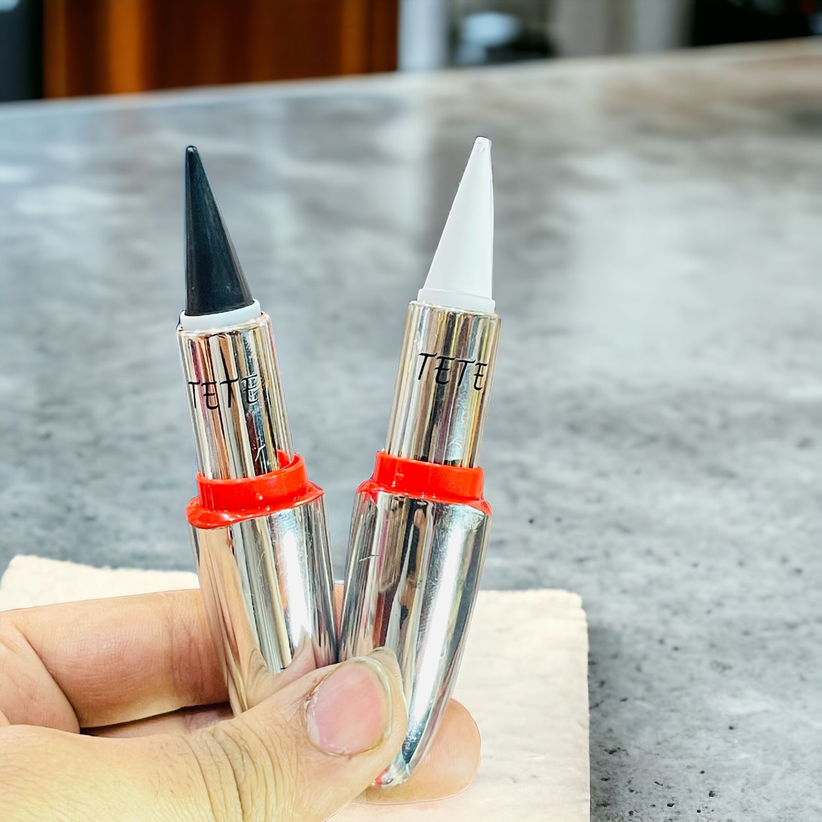 Eye Kajal Black And white Pack Of 2 Kajal Pencil Stick Tip Marker Eye Liner - White And Black Blooming Waterproof Eyeliner From: MS munasib store - Image 4