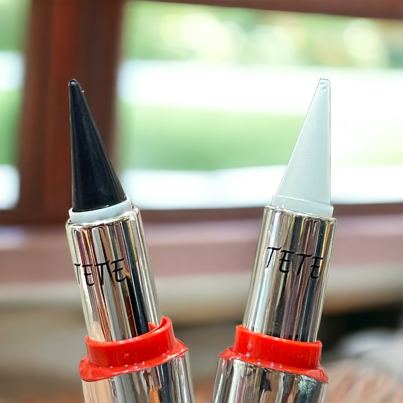 Eye Kajal Black And white Pack Of 2 Kajal Pencil Stick Tip Marker Eye Liner - White And Black Blooming Waterproof Eyeliner From: MS munasib store - Image 2